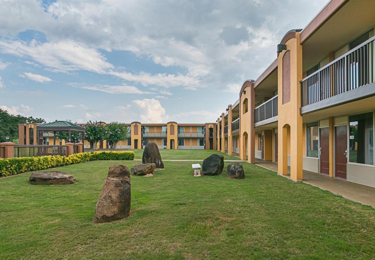 Red Roof Inn Forsyth Exterior photo