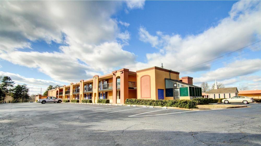Red Roof Inn Forsyth Exterior photo
