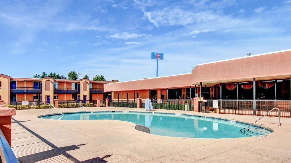 Red Roof Inn Forsyth Exterior photo